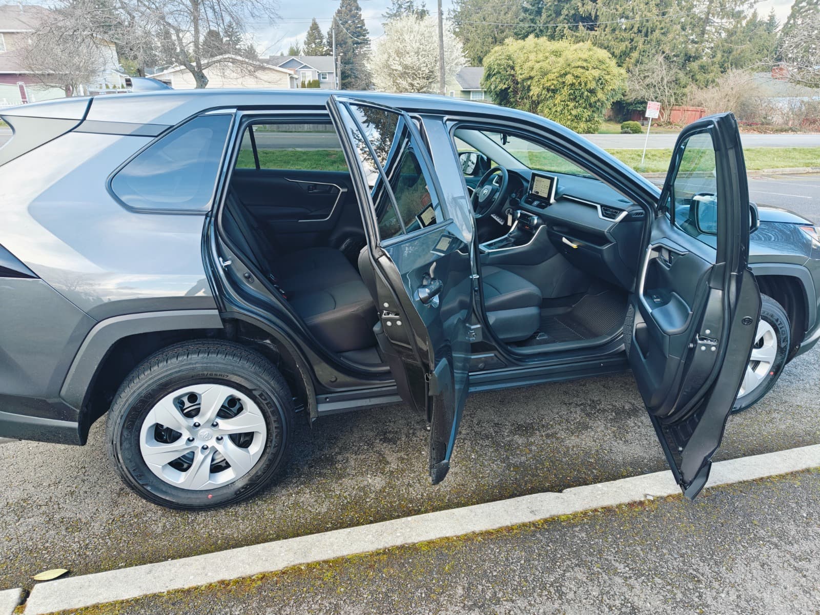 2024 Toyota RAV4 photo 3